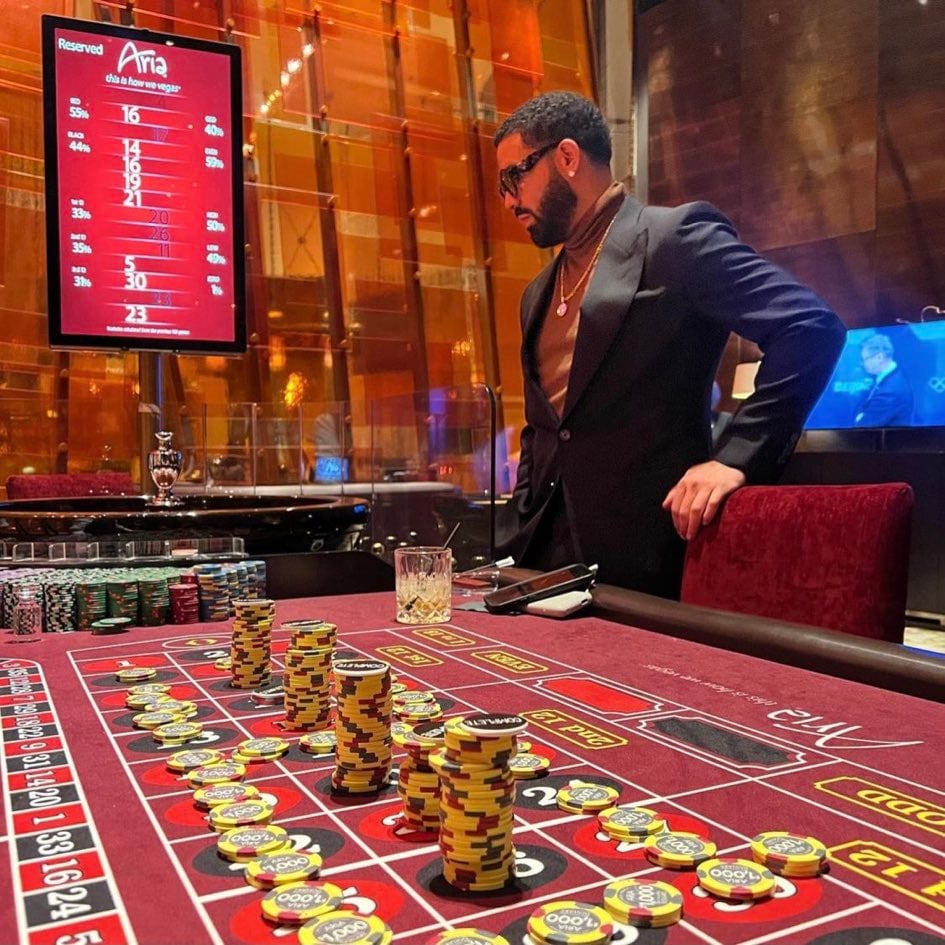 Drake placing a $100,000 bet on roulette