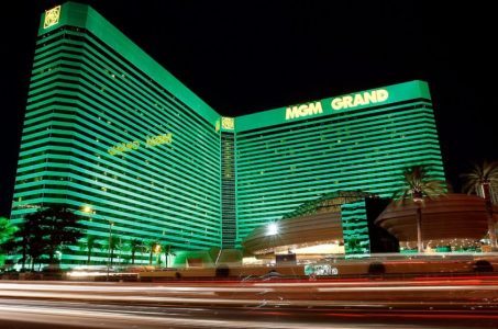 MGM Resorts to charge for Las Vegas Strip parking